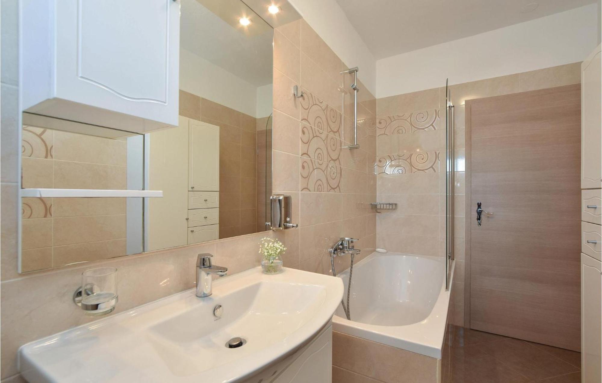 Lovely Home In Split With Jacuzzi Exteriér fotografie